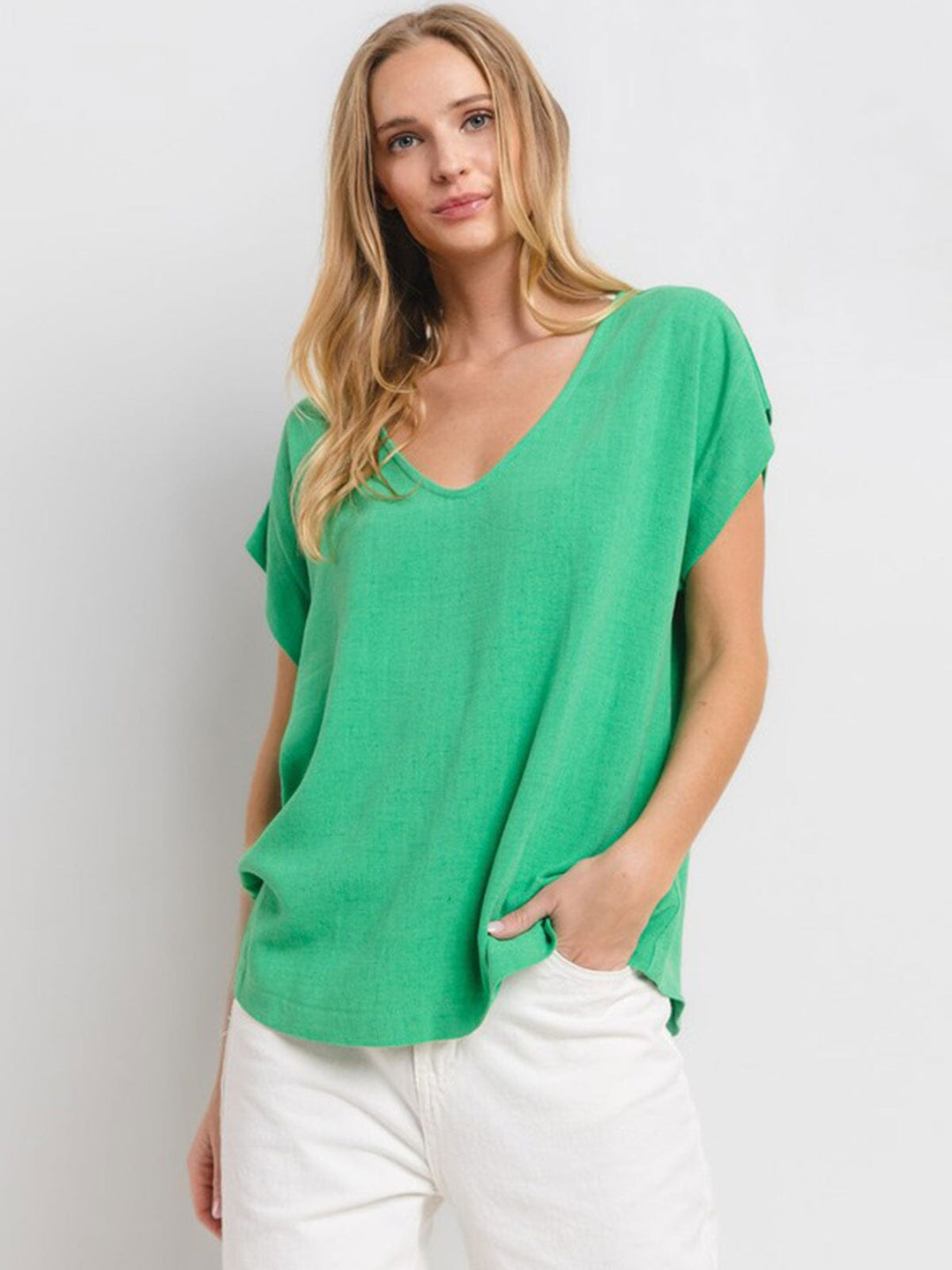 WOMEN'S SHORT SLEEVE V-NECK SOLID TUNIC TOP