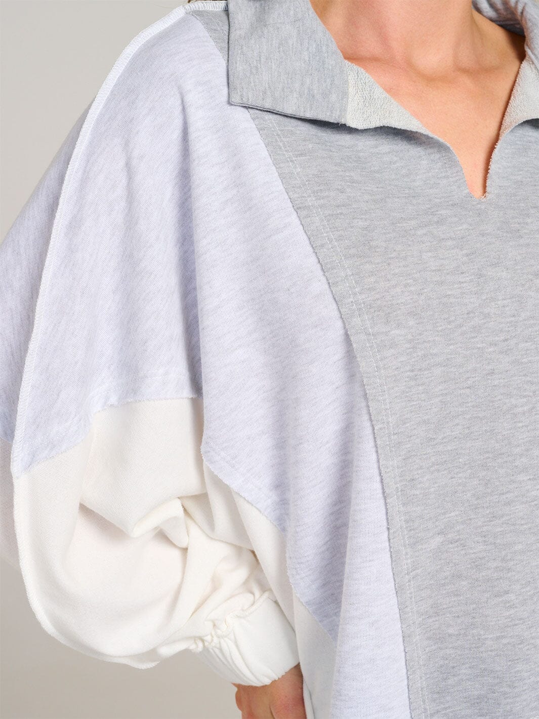 WOMEN'S LONG SLEEVE V-NECK HIGH-LOW-COLORBLOCK TOP