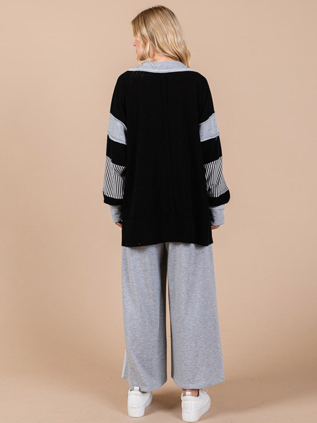 WOMEN'S LONG SLEEVE V-NECK LOOSE FIT COLORBLOCK BLOUSE