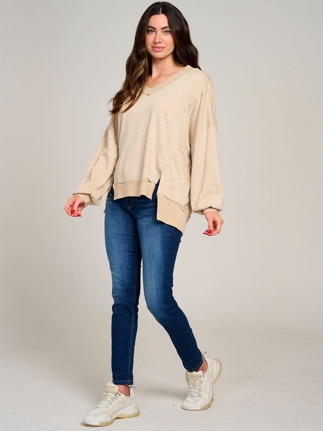 WOMEN'S LONG SLEEVE V-NECK HIGH-LOW OVERSIZED PULLOVER SWEATER