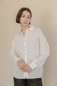 WOMEN'S LONG SLEEVE BUTTON UP RIBBED BLOUSE