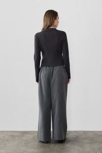 WOMEN'S LONG SLEEVE BUTTON CLOSURE RIBBED TOP