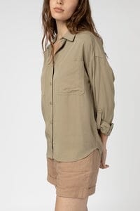 WOMEN'S LONG SLEEVE BUTTON UP FRONT POCKETS TOP