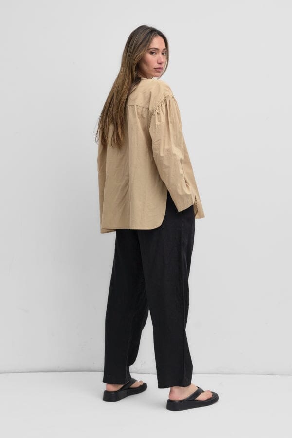 WOMEN'S LONG SLEEVE BUTTON UP V-NECK TOP