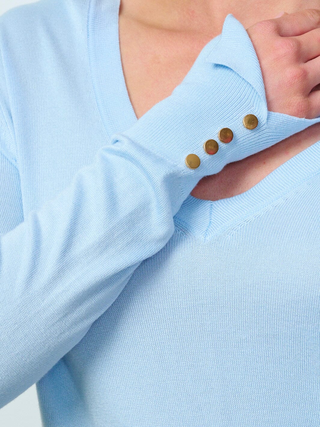 WOMEN'S LONG SLEEVE V-NECK BUTTON DETAILED TOP