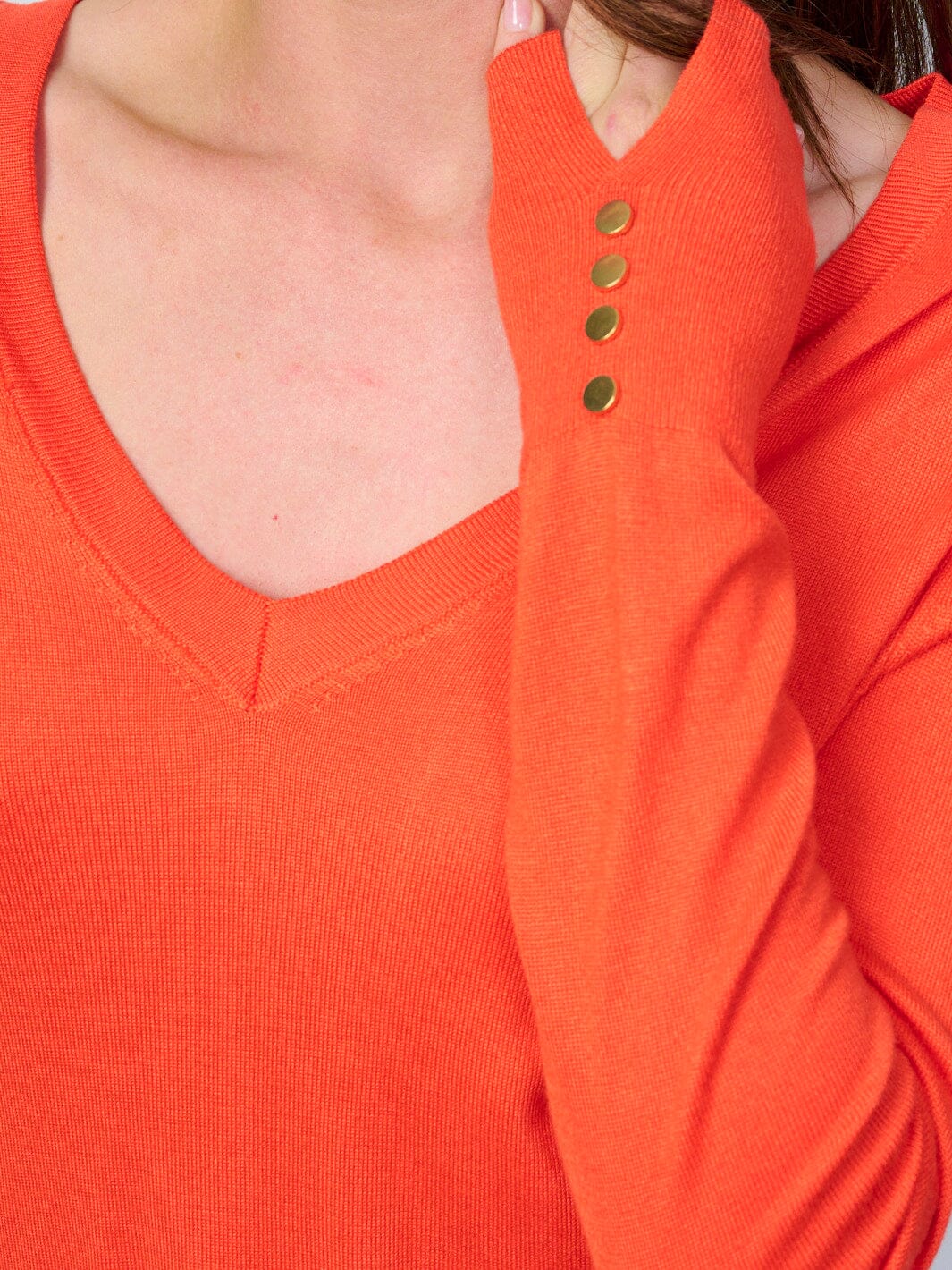 WOMEN'S LONG SLEEVE V-NECK BUTTON DETAILED TOP