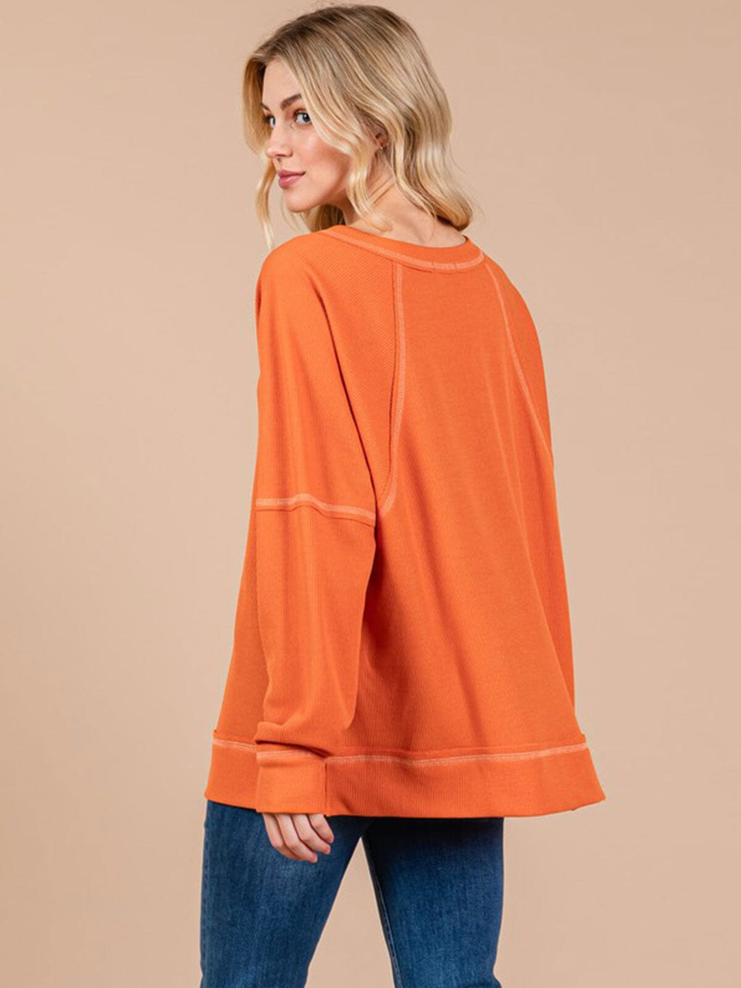 WOMEN'S LONG SLEEVE V-NECK RIBBED TOP