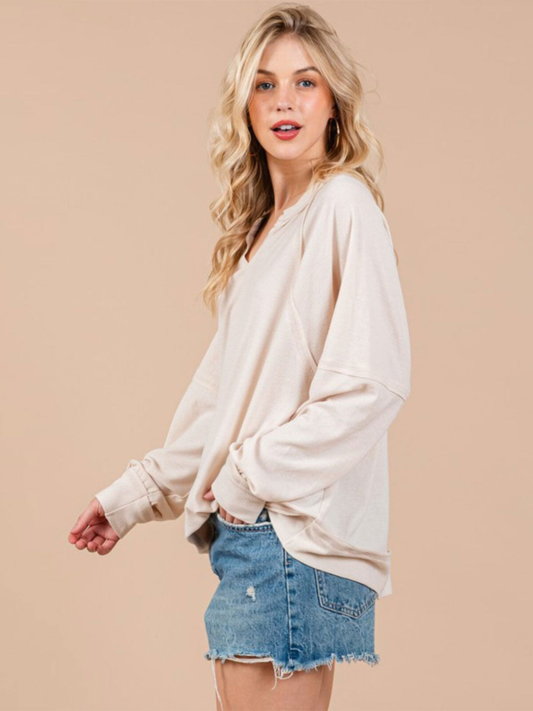 WOMEN'S LONG SLEEVE V-NECK RIBBED TOP