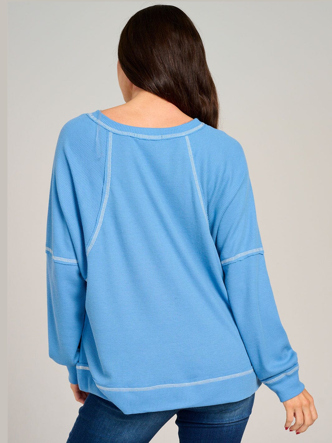 WOMEN'S LONG SLEEVE V-NECK RIBBED TOP