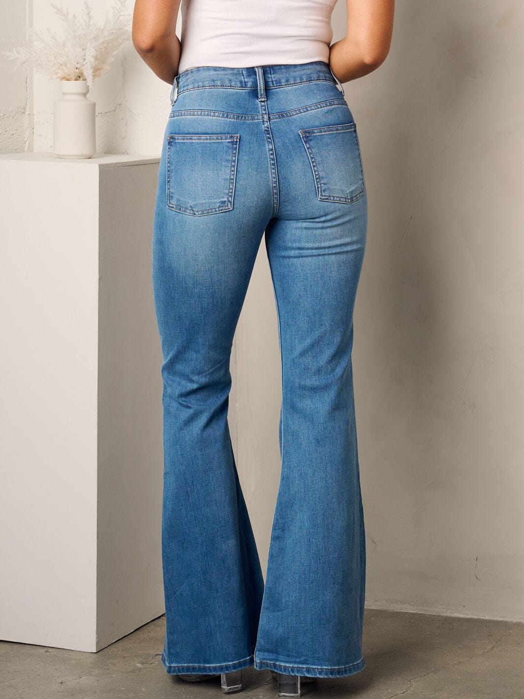 WOMEN'S BUTTON CLOSURE BELL BOTTOM JEANS – Wholesalefashiontrends.com