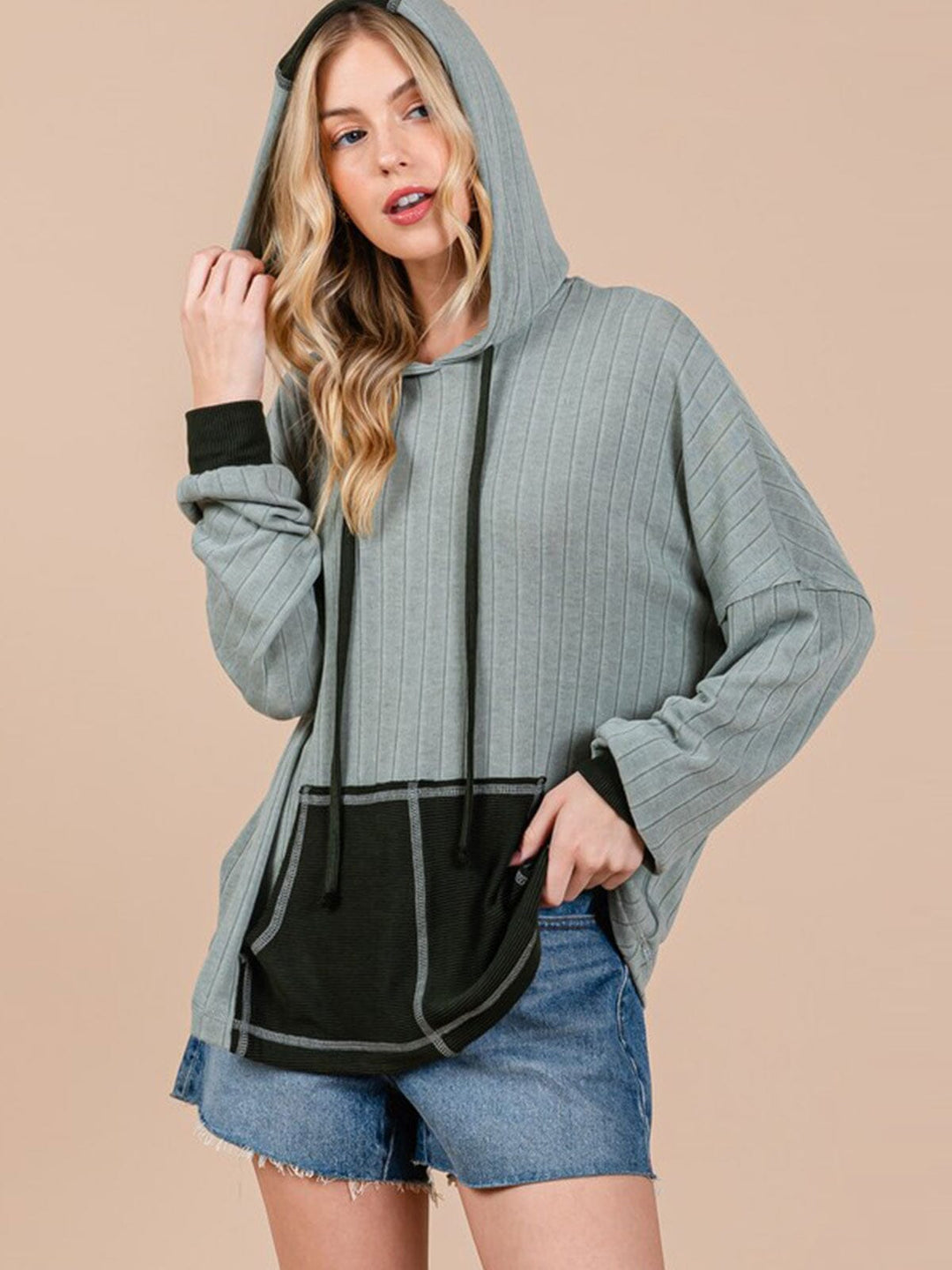 WOMEN'S LONG SLEEVE FRONT POCKET HOODED TOP