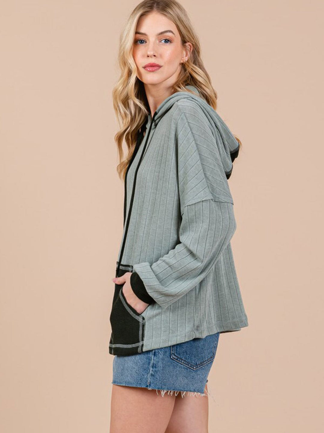 WOMEN'S LONG SLEEVE FRONT POCKET HOODED TOP