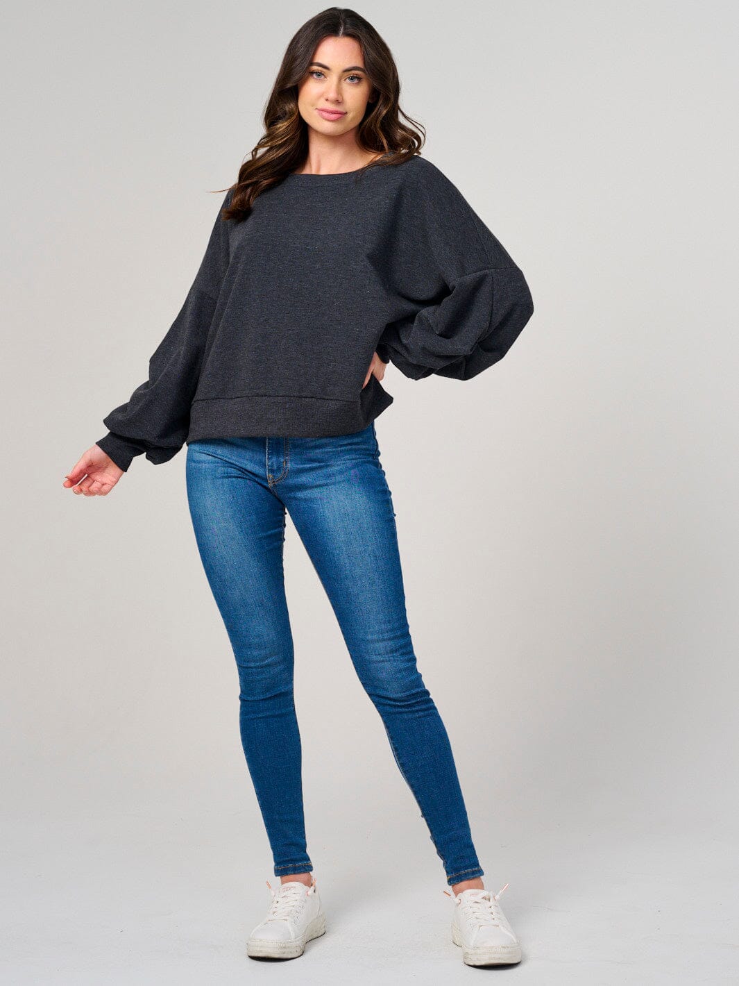WOMEN'S LONG RUCHED SLEEVE PULLOVER SWEATER