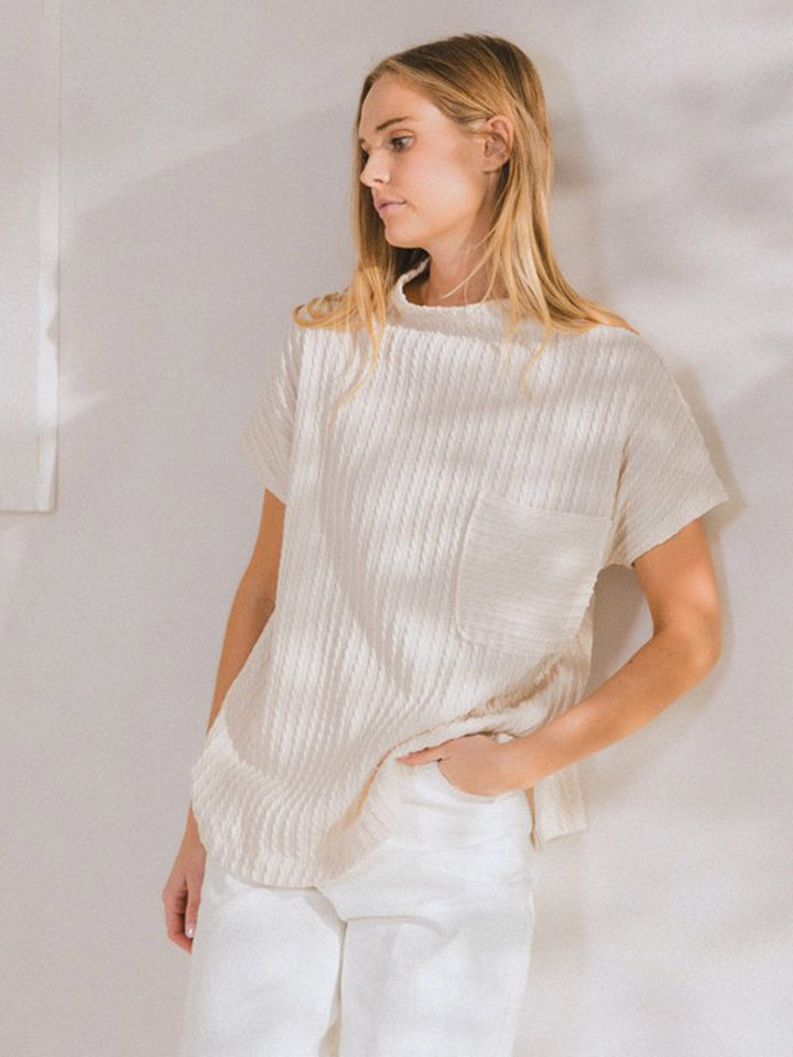 WOMEN'S SHORT SLEEVE MOCK NECK FRONT POCKET RIBBED DETAILED BLOUSE