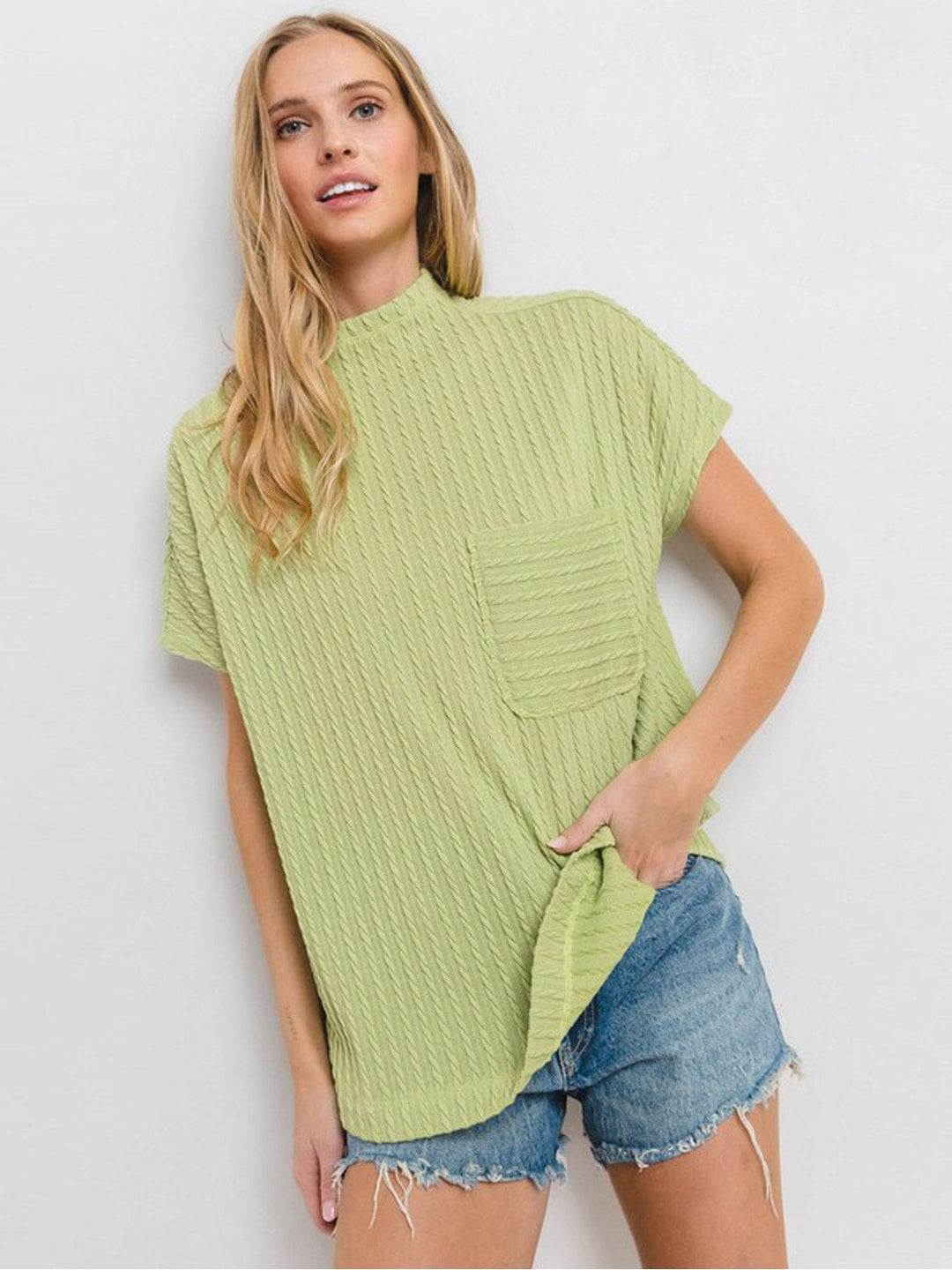 WOMEN'S SHORT SLEEVE MOCK NECK FRONT POCKET RIBBED DETAILED BLOUSE