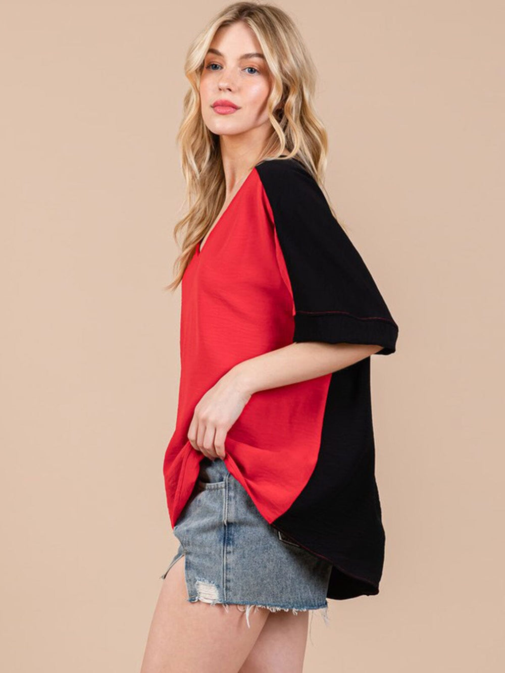 WOMEN'S SHORT SLEEVE V-NECK COLORBLOCK TUNIC HIGH-LOW TOP