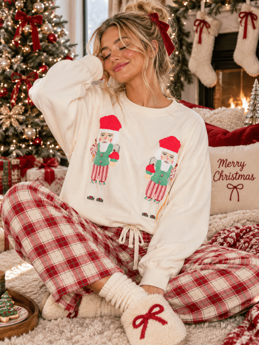 WOMEN'S LONG SLEEVE HOLIDAY GRAPHIC PULLOVER SWEATER