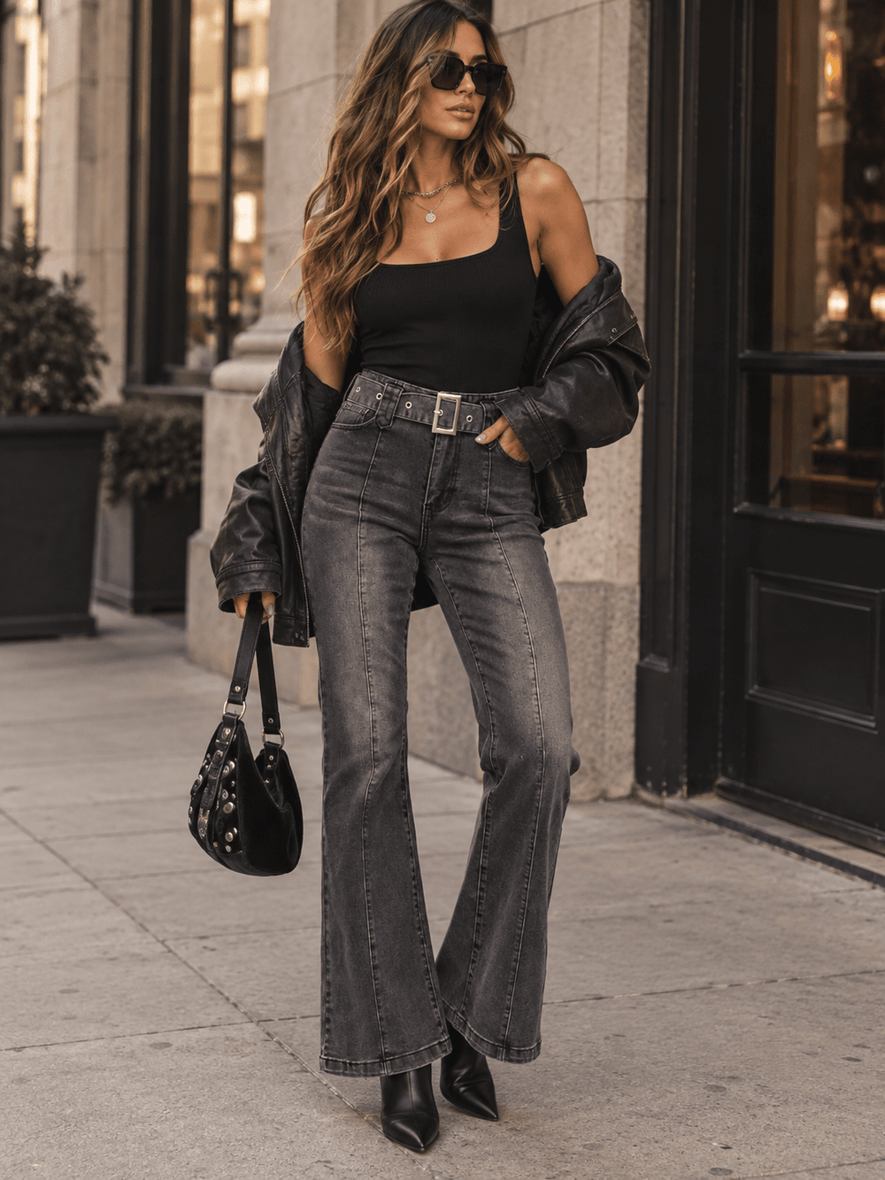 WOMEN'S BUTTON CLOSURE BELTED POCKETS WASHED DENIM BELL LEG PANTS
