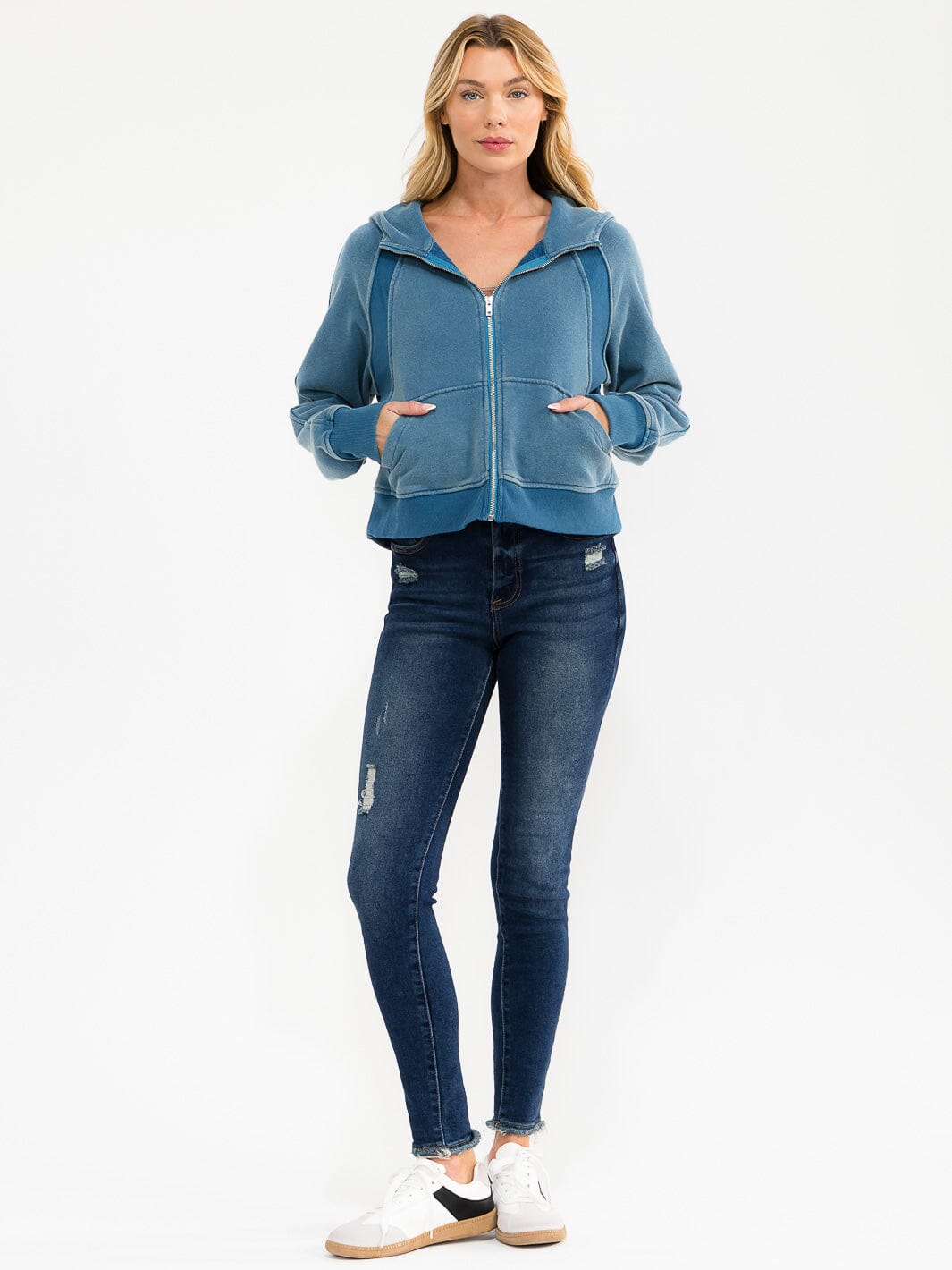 WOMEN'S LONG SLEEVE ZIPPER CLOSURE FRONT POCKETS HOODED SWEATER