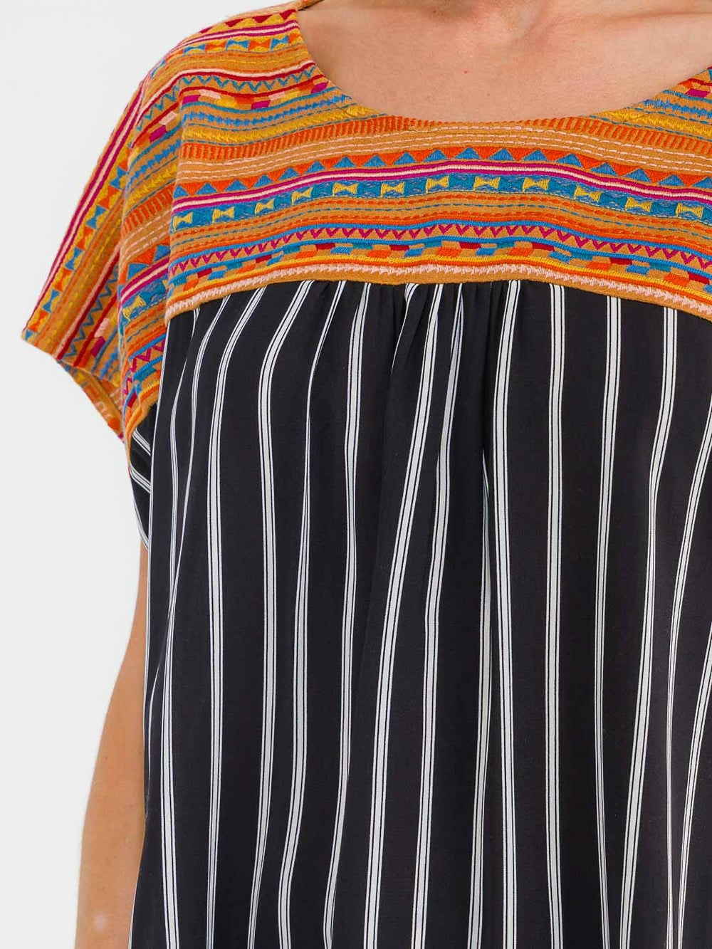 WOMEN'S SHORT SLEEVE STRIPES EMBROIDERY CONTRAST BLOUSE