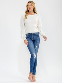 WOMEN'S LONG SLEEVE FLOWER DETAILED RIBBED BLOUSE