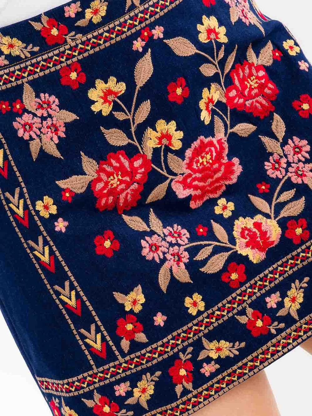 PLUS SIZE ELASTIC WAIST FLORAL EMBROIDERY DENIM MINI SKIRT