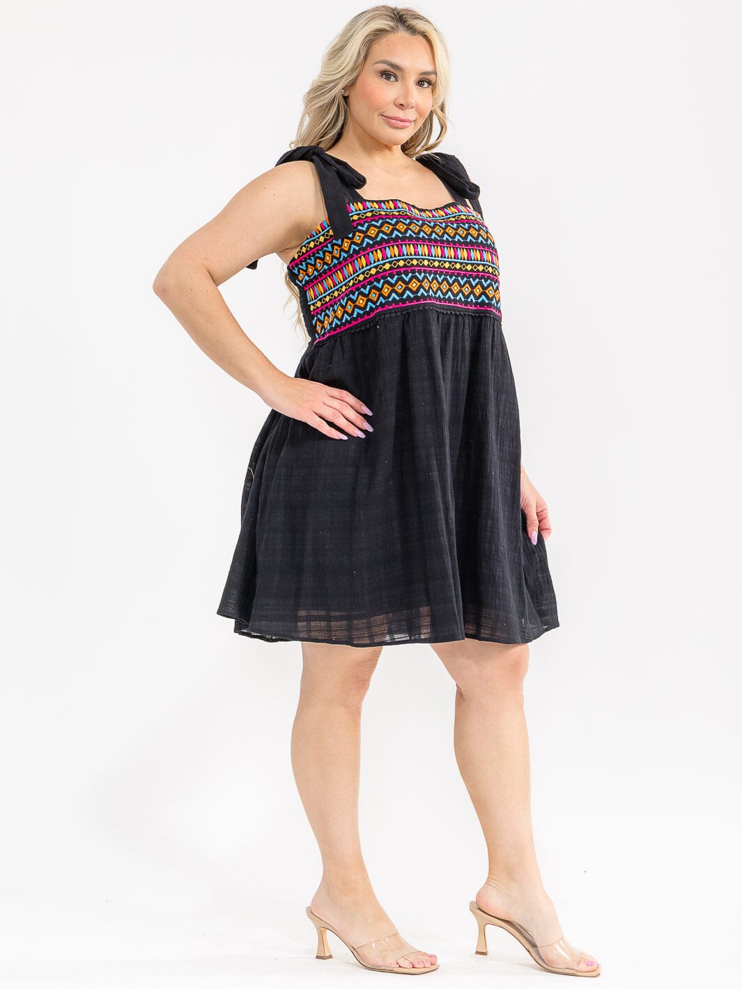 PLUS SIZE SLEEVELESS SQUARE NECK MULTI EMBROIDERY MINI DRESS