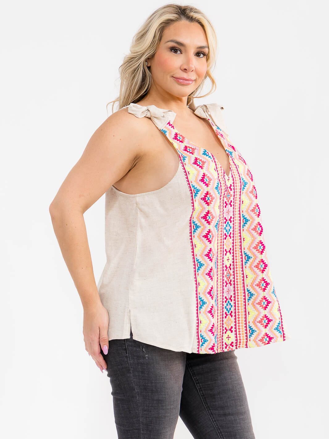 PLUS SIZE SLEEVELESS V-NECK FLORAL EMBROIDERY TANK TOP