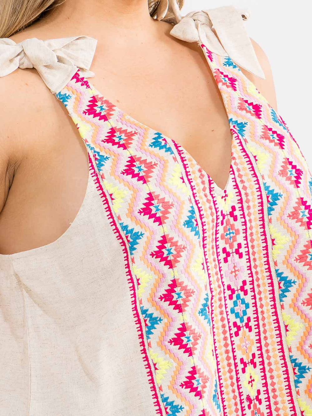 PLUS SIZE SLEEVELESS V-NECK FLORAL EMBROIDERY TANK TOP
