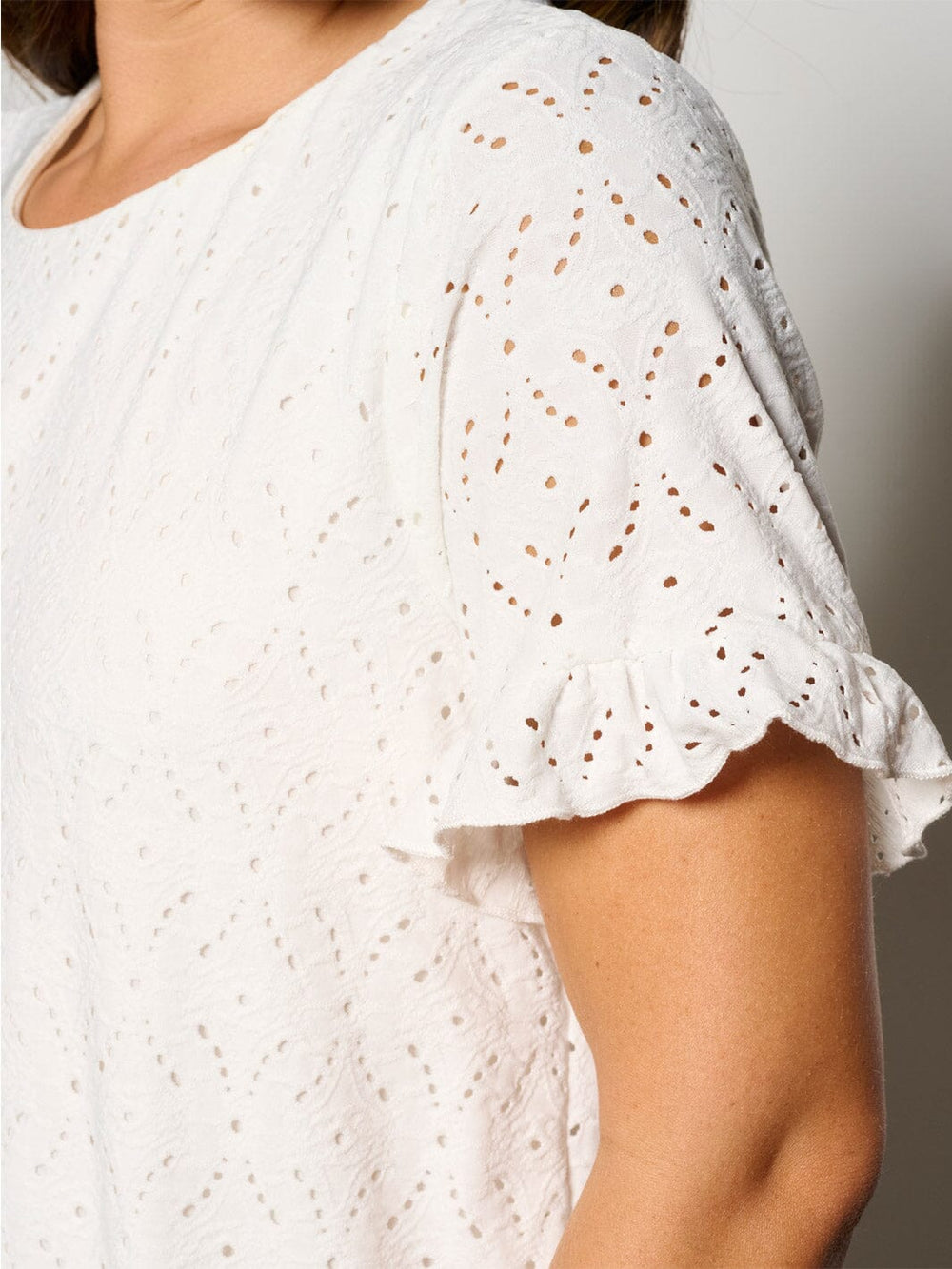 WOMEN'S SHORT SLEEVE RUFFLE BOTTOM HEM EYELET MINI DRESS