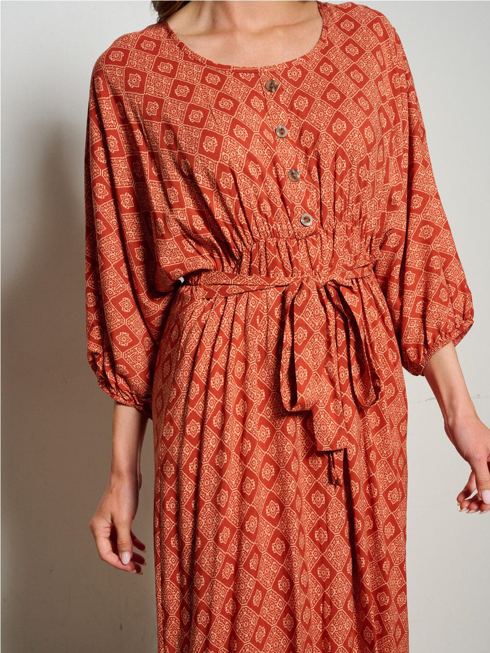 WOMEN'S 3/4 SLEEVES ELASTIC WAIST SELF TIE PRINTED MIDI DRESS