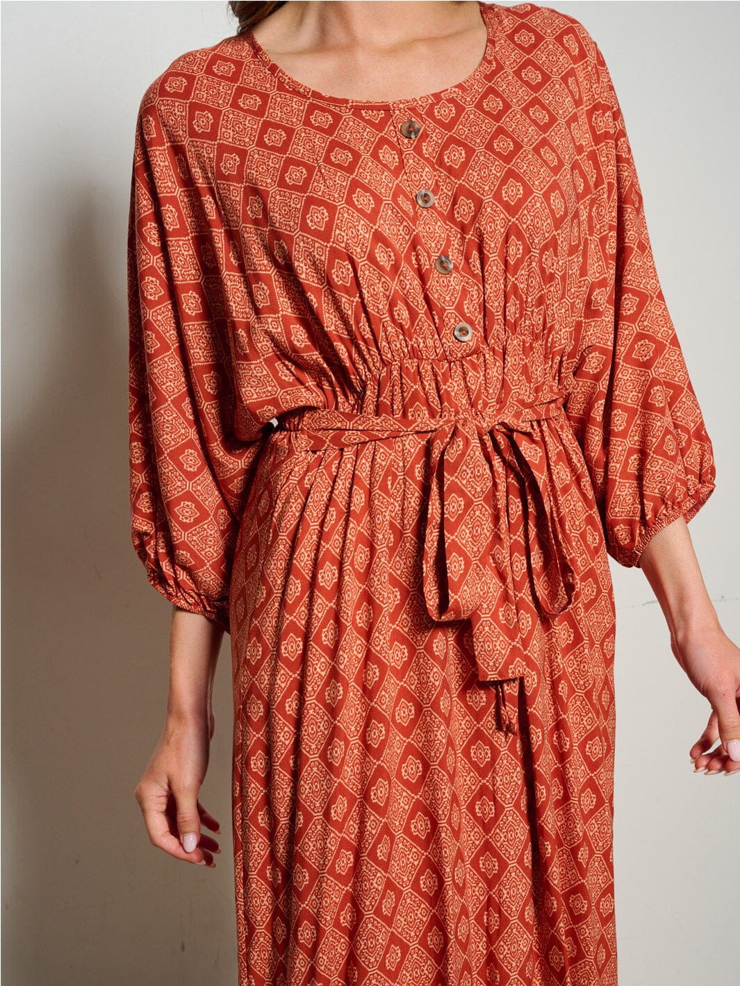 WOMEN'S 3/4 SLEEVES ELASTIC WAIST SELF TIE PRINTED MIDI DRESS