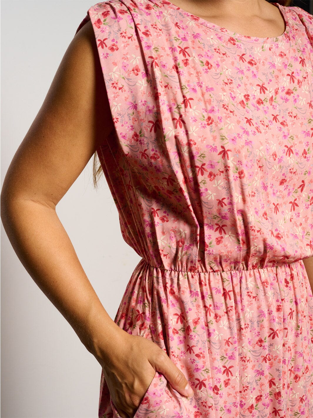 WOMEN'S SLEEVELESS ELASTIC WAIST POCKETS FLORAL MAXI DRESS