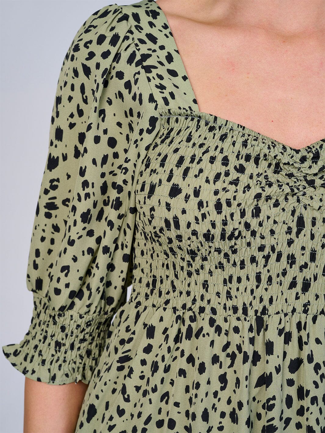 WOMEN'S SHORT SLEEVE SQUARE NECK SMOCK ANIMAL PRINT MIDI DRESS