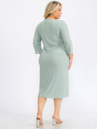 PLUS SIZE 3/4 SLEEVES SOLID MIDI DRESS