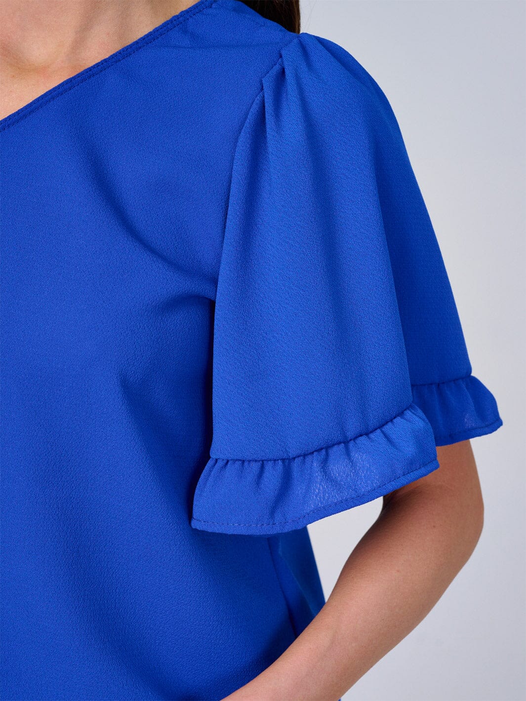 WOMEN'S ONE SHOULDER SHORT RUFFLE SLEEVE BLOUSE