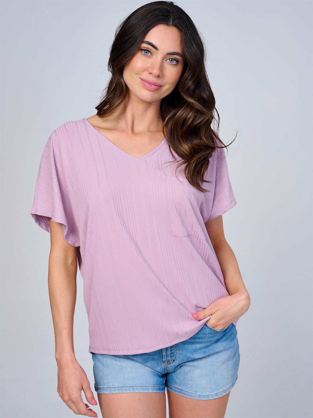 WOMEN'S SHORT SLEEVES V-NECK HIGH-LOW FRONT POCKET RIBBED BLOUSE