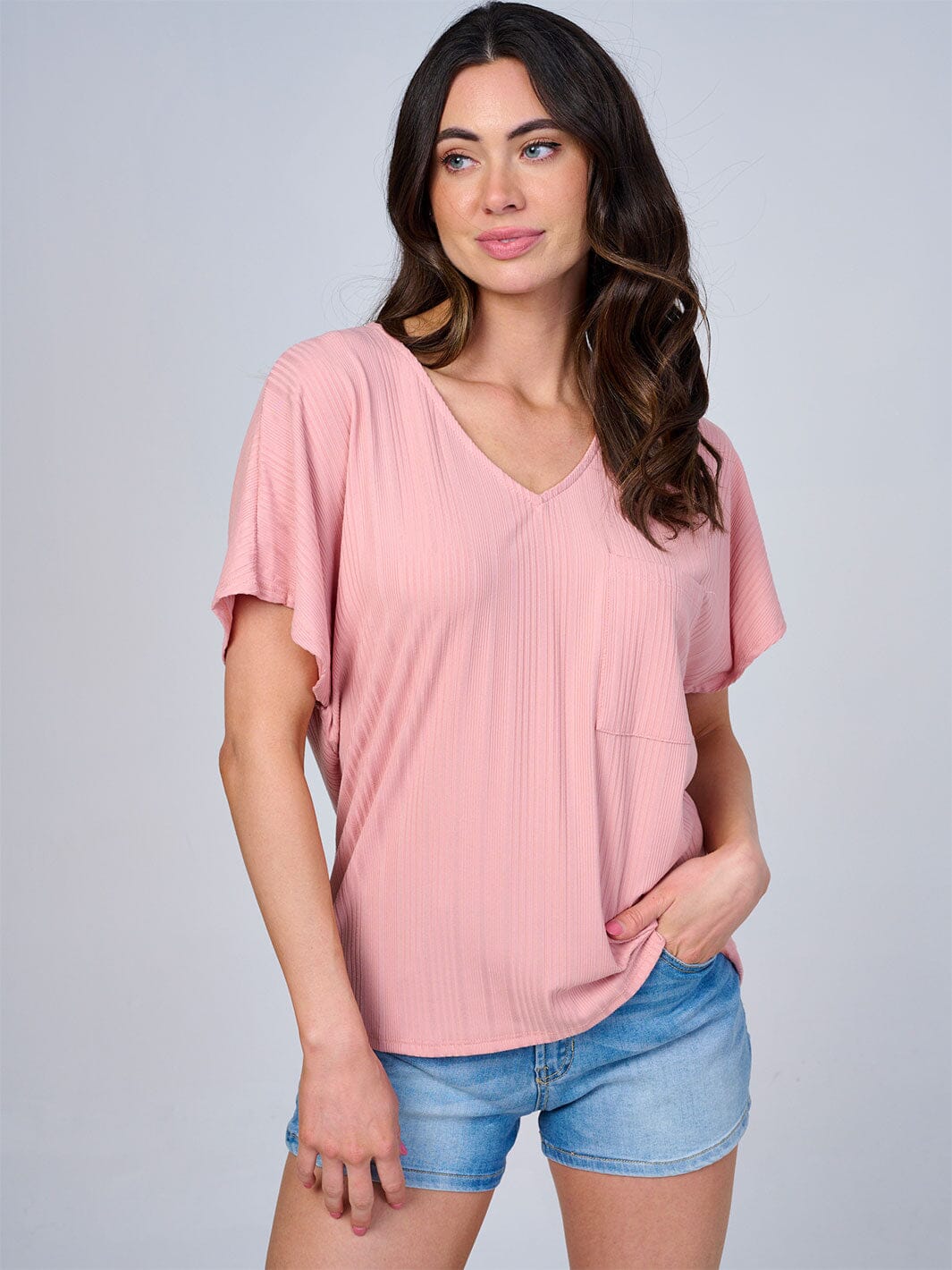 WOMEN'S SHORT SLEEVES V-NECK HIGH-LOW FRONT POCKET RIBBED BLOUSE