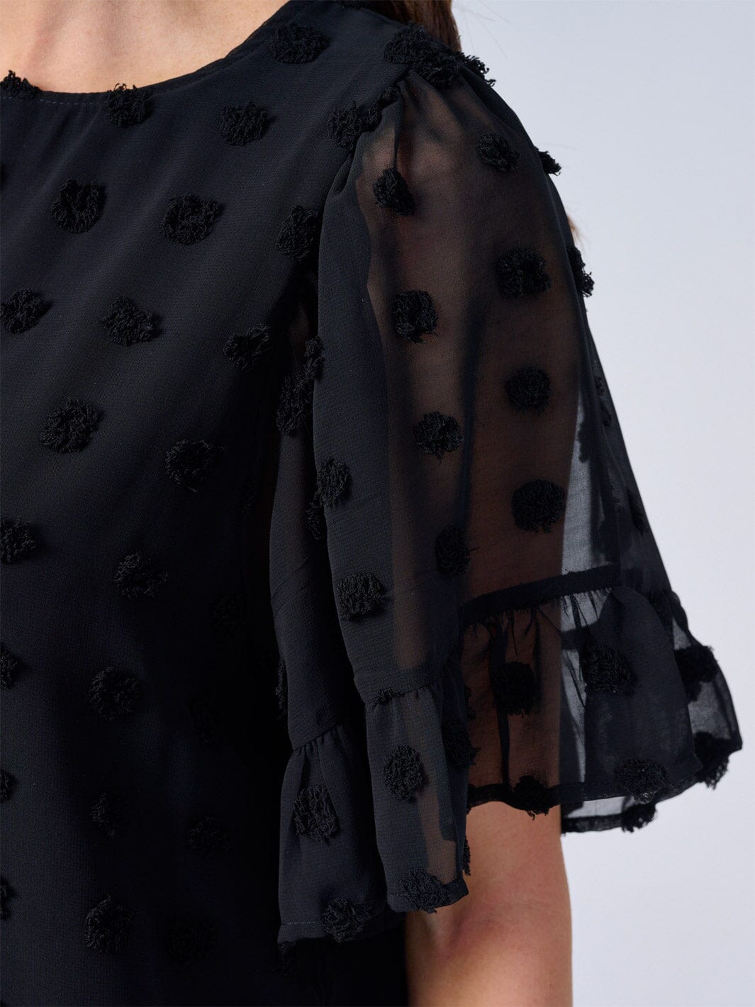 WOMEN'S SHORT RUFFLE SLEEVES SWISS DETAILED BLOUSE