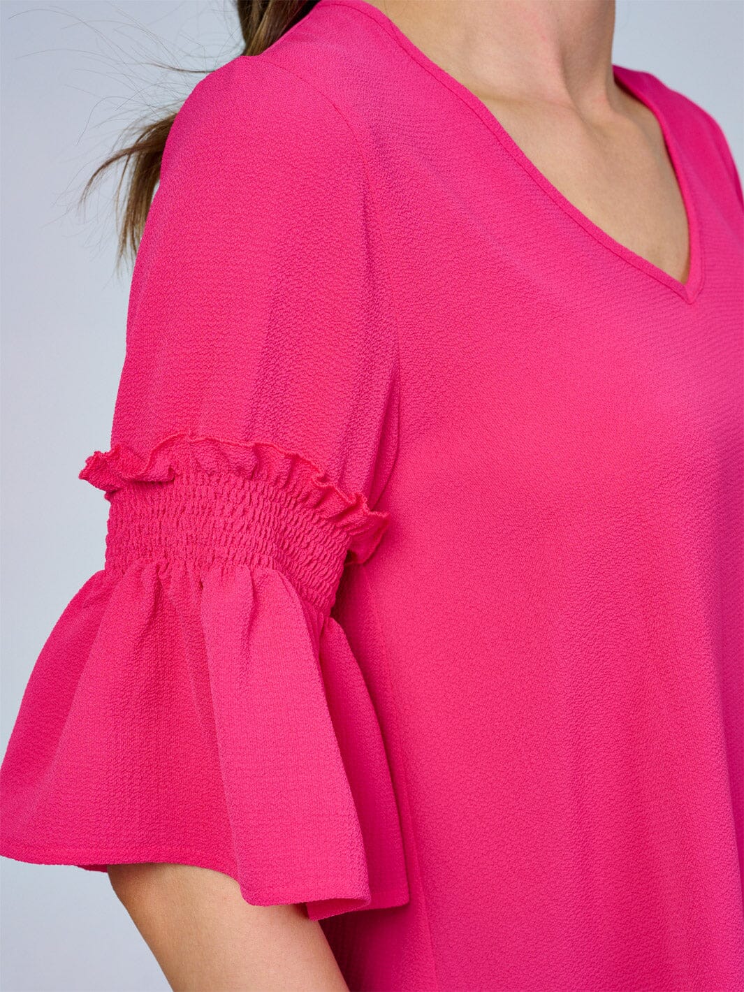 WOMEN'S SHORT RUFFLE SLEEVES V-NECK BLOUSE