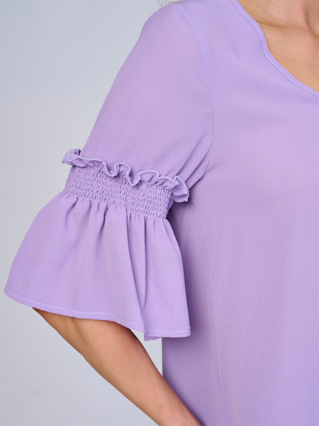 WOMEN'S SHORT RUFFLE SLEEVES V-NECK BLOUSE