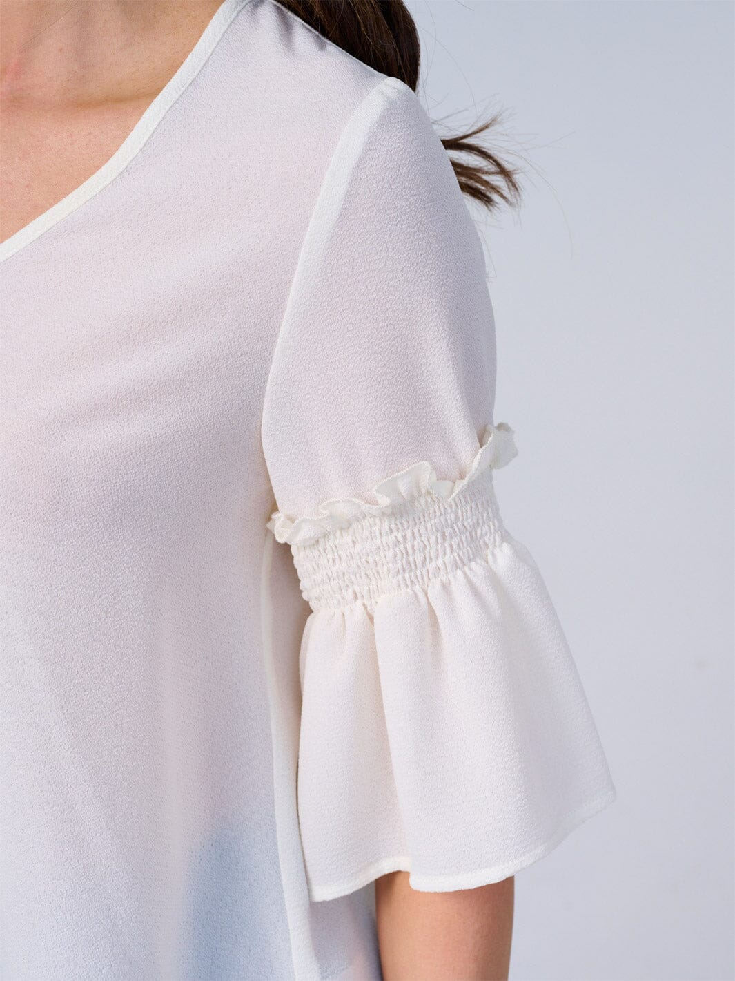 WOMEN'S SHORT RUFFLE SLEEVES V-NECK BLOUSE