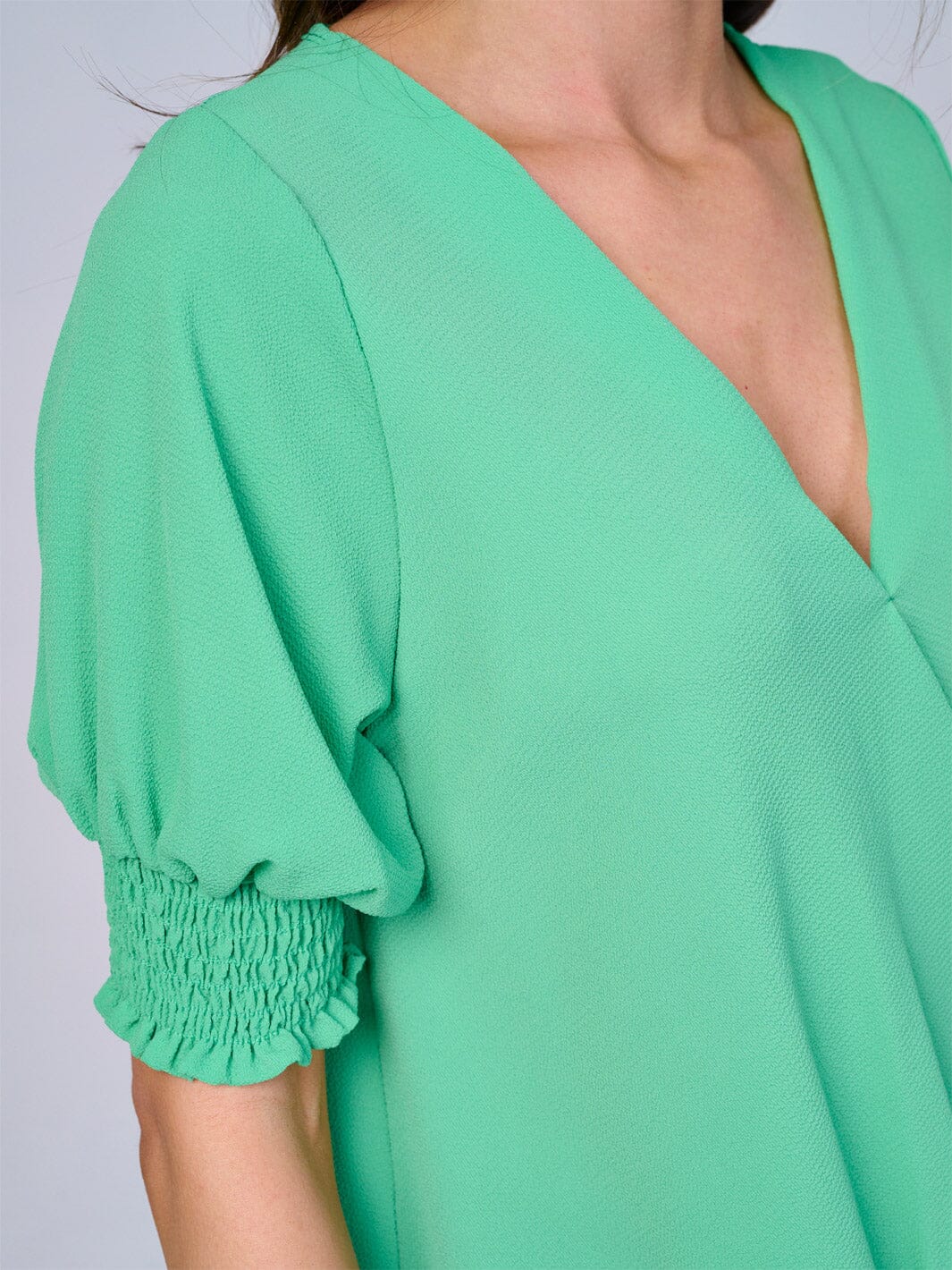 WOMEN'S SHORT SLEEVES SURPLICE BLOUSE