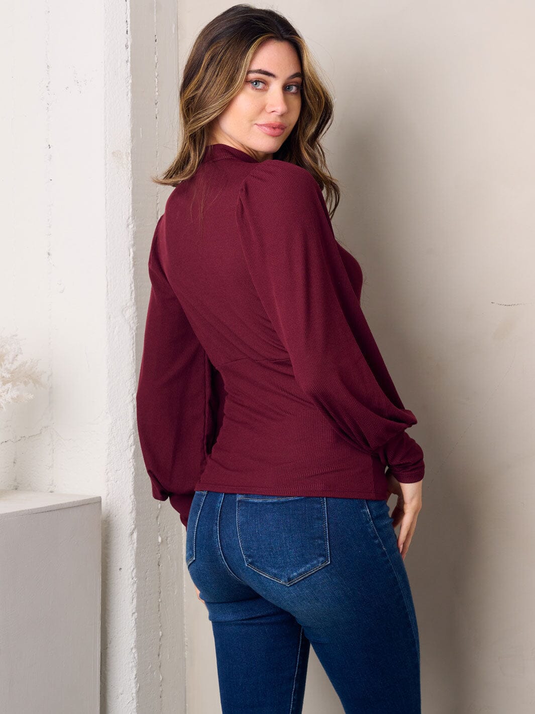 WOMEN'S LONG BALLON SLEEVE MOCK NECK FRONT CUT OUT TOP