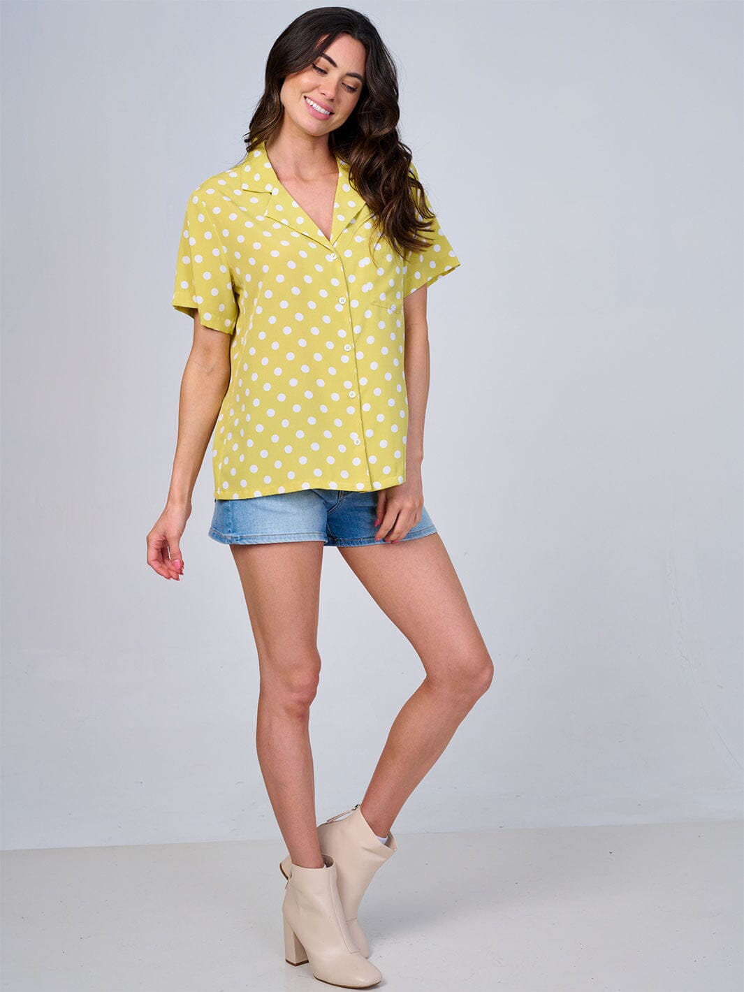 WOMEN'S SHORT SLEEVES FRONT POCKET V-NECK BUTTON UP POLKA DOTS BLOUSE