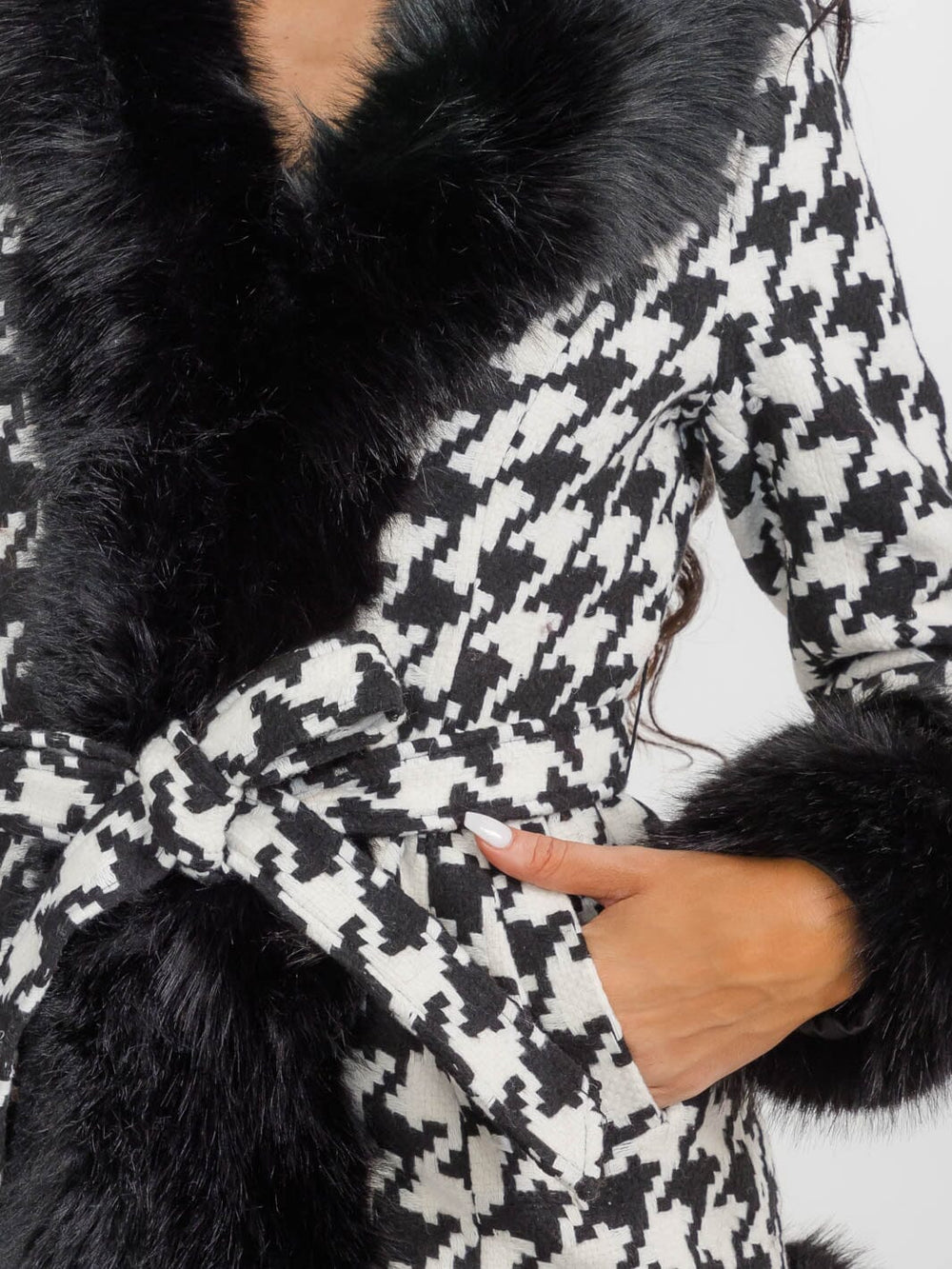 WOMEN'S LONG SLEEVE BUTTON CLOSURE FRONT POCKETS COLORBLOCK FAUX FUR COAT