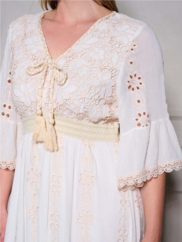 PLUS SIZE 3/4 SLEEVES V-NECK EYELET DETAILED MAXI DRESS