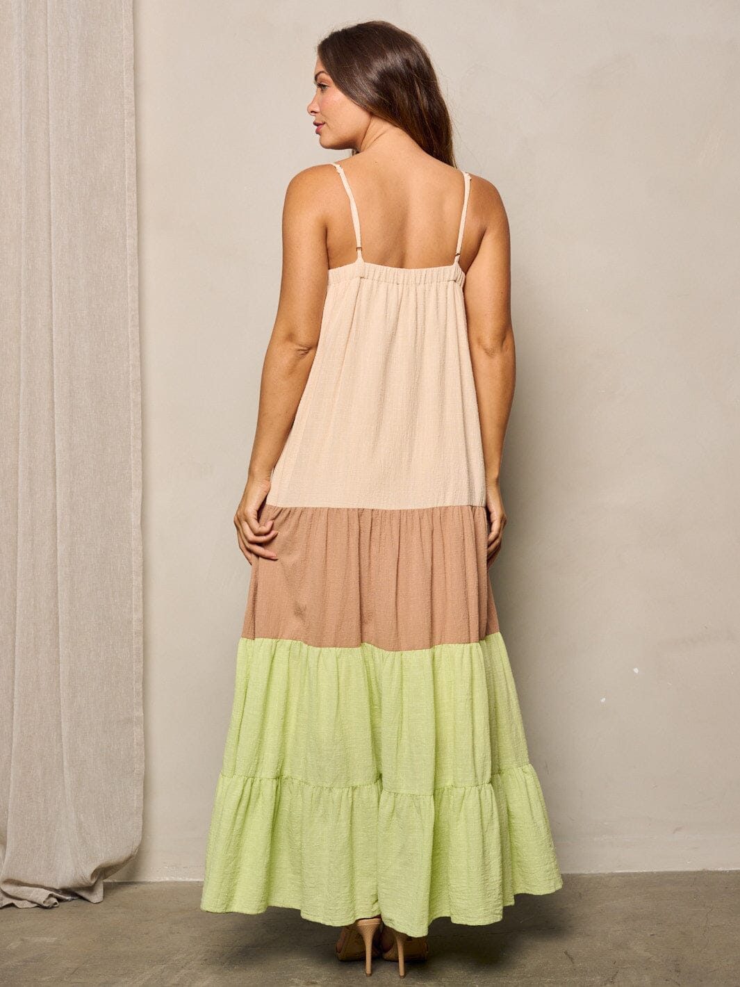WOMEN'S SLEEVELESS V-NECK COLORBLOCK TIERED MAXI DRESS