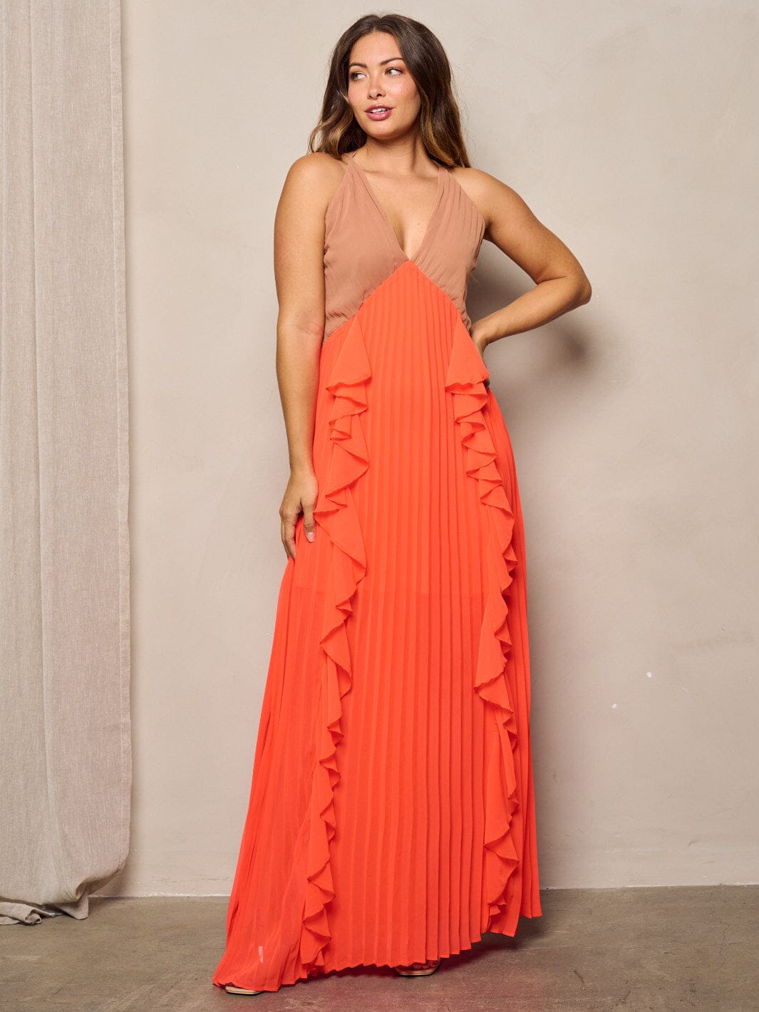 WOMEN'S SLEEVELESS V-NECK COLORBLOCK OPEN BACK PLEATED MAXI DRESS