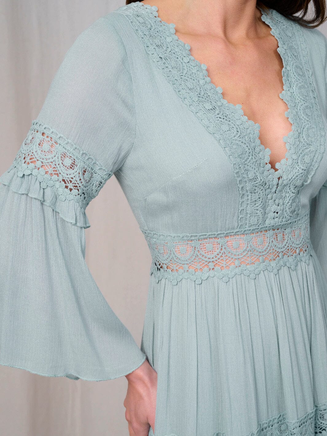 WOMEN'S 3/4 SLEEVE V-NECK CROCHET DETAILED MINI DRESS